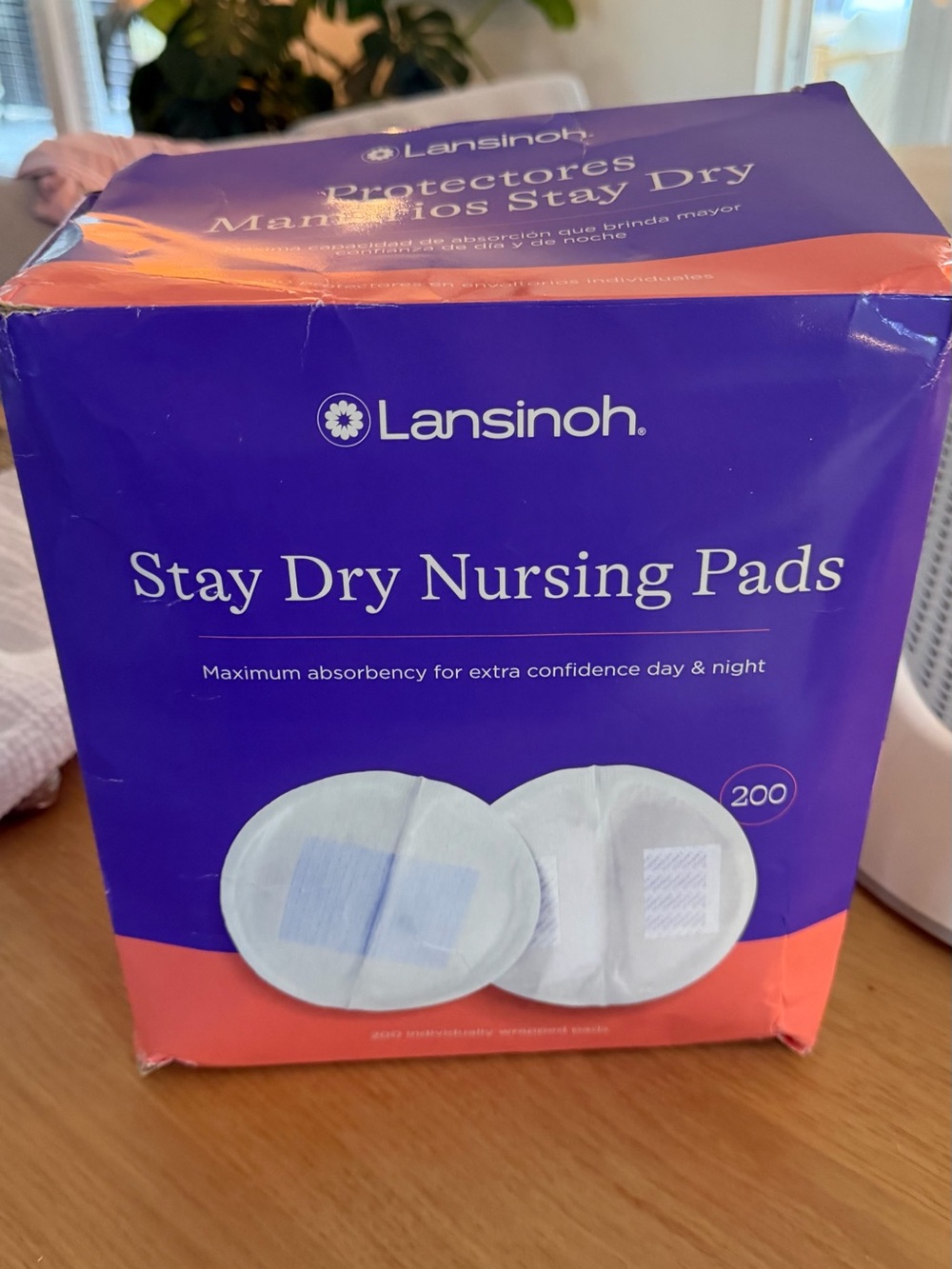 Lansinoh stay dry nursing pads